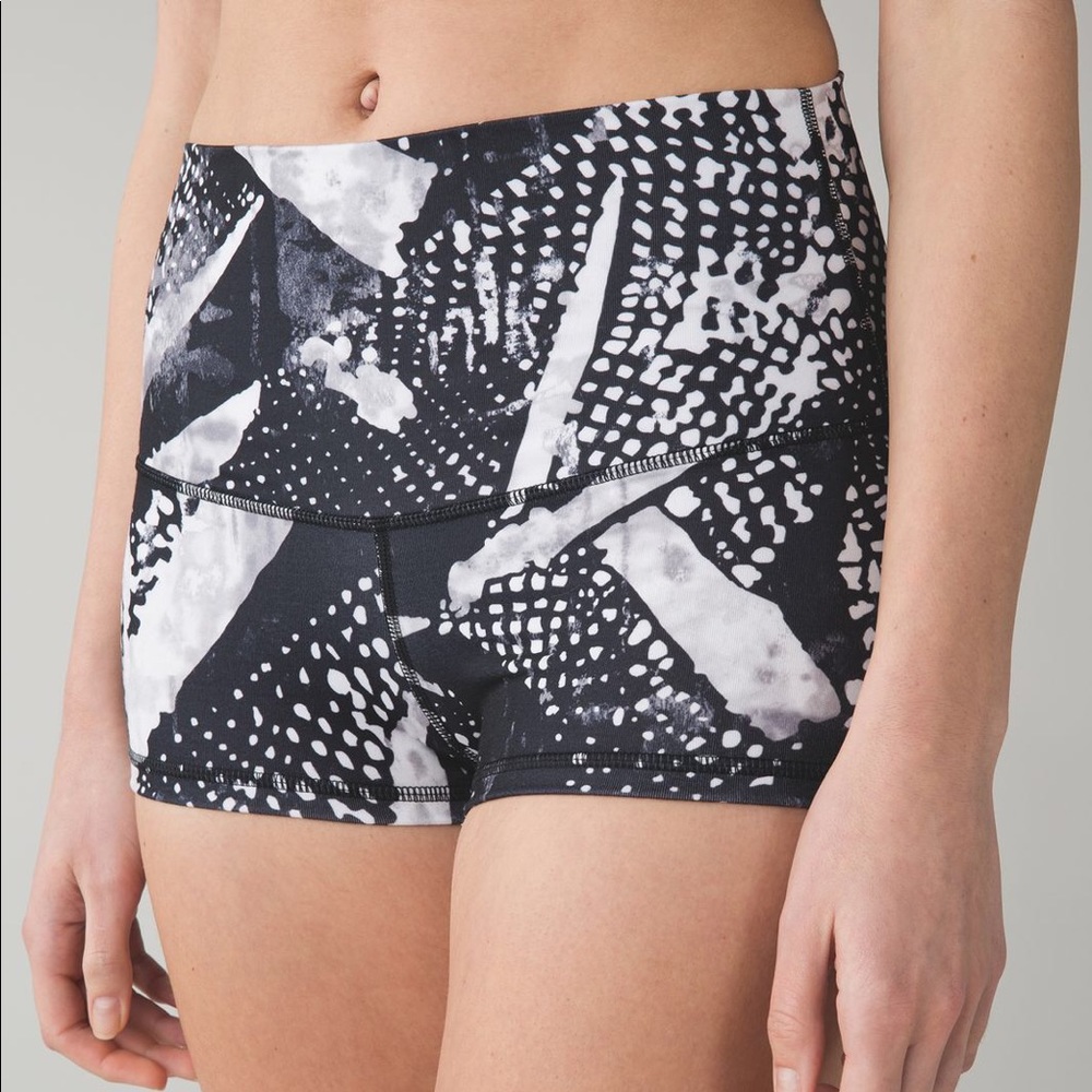Lululemon roll down boogie short size S